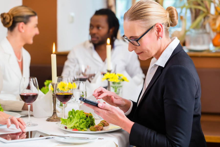 Jak zarządzać restauracją w Warszawie aby osiągnąć stabilność na rynku
